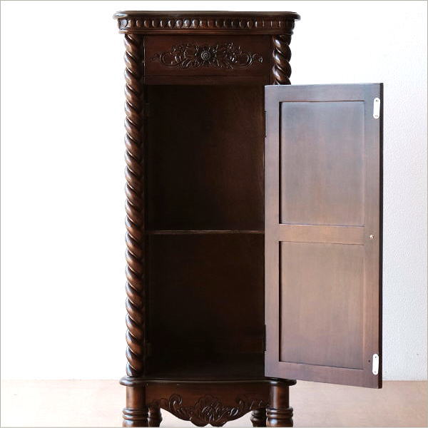 アンティークな扉のスリムキャビネット(5)