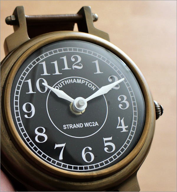 真鍮のメンズウォッチ型置き時計(3)