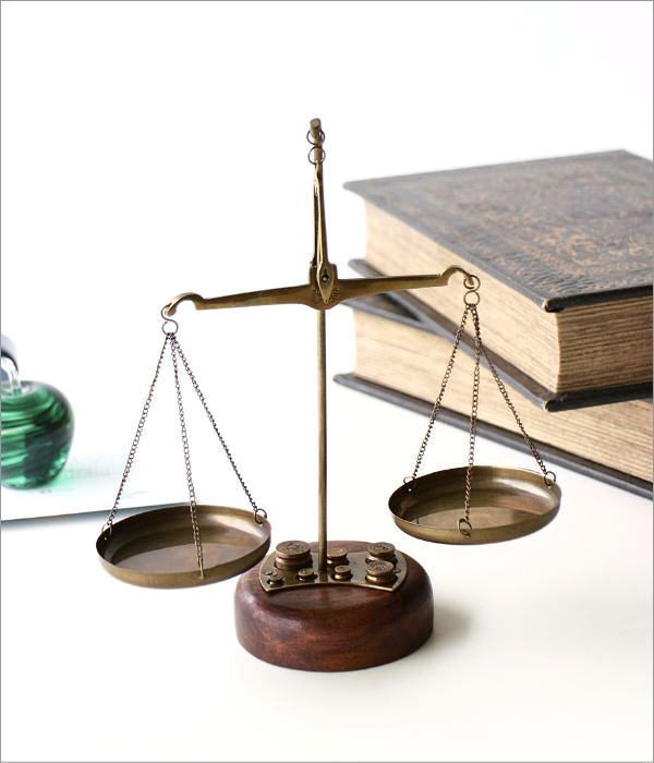 ブラススケールのアンティークオブジェ(1)