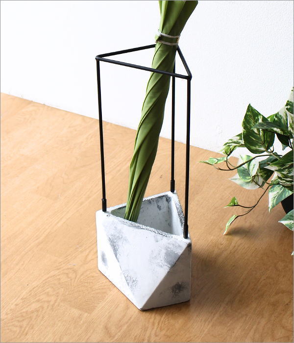 セメントとアイアンの傘立て トライアングル(1)