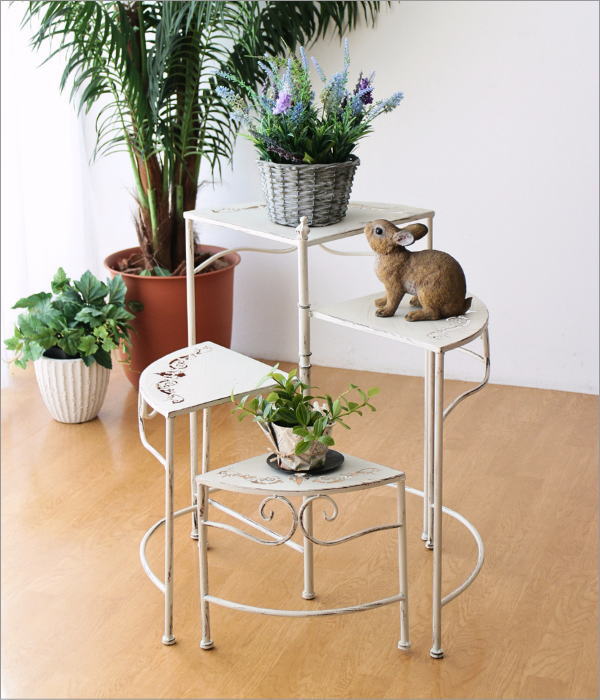 シャビーなWHアイアンのスパイラル花台(1)