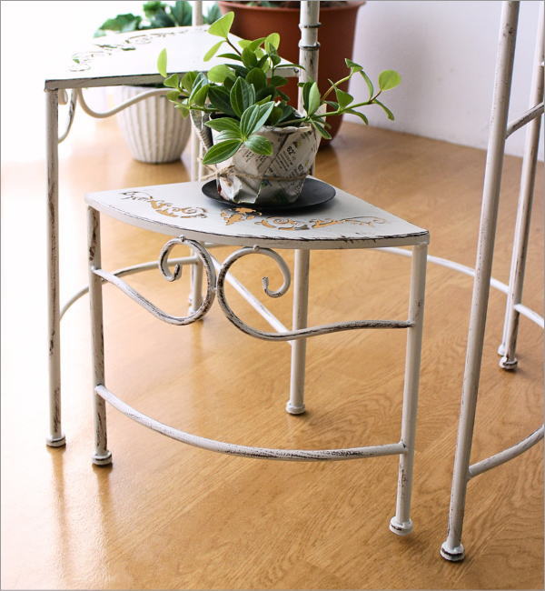 シャビーなWHアイアンのスパイラル花台(3)