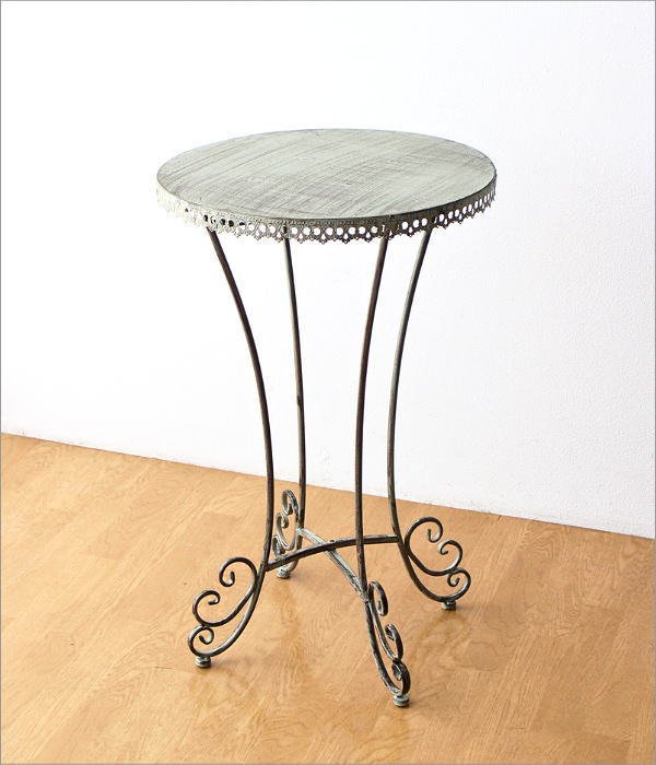 シャビーなアイアンのラウンドテーブル(9)