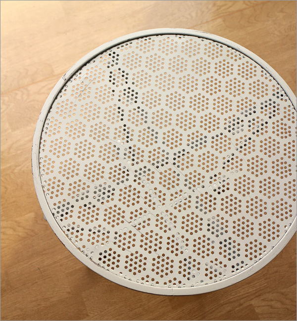 シャビーなWHアイアンのパンチングテーブル(3)