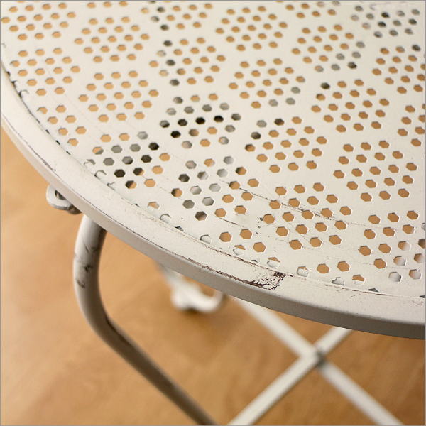 シャビーなWHアイアンのパンチングテーブル(4)