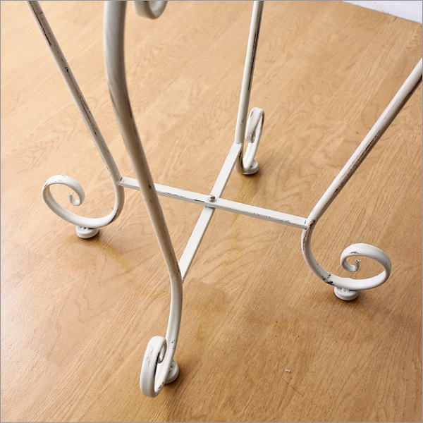 シャビーなWHアイアンのパンチングテーブル(5)