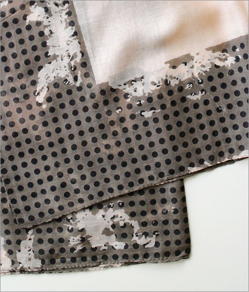 レーヨン幾何学ドット柄ショール BR(3)