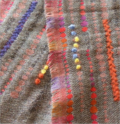 コットンアクリルウールライン刺繍ショール(4)