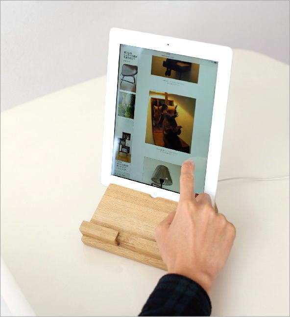 タブレットスタンド 木製 iPadスタンド タブレットPCスタンド おしゃれ 充電しながら 横置き 縦置き 天然木 ウッドタブレットスタンド オーク  [map4938] | ギギliving