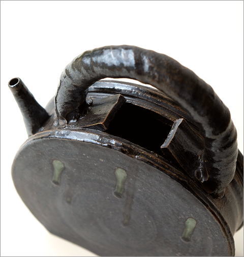 和陶器ベース 黒釉土瓶型