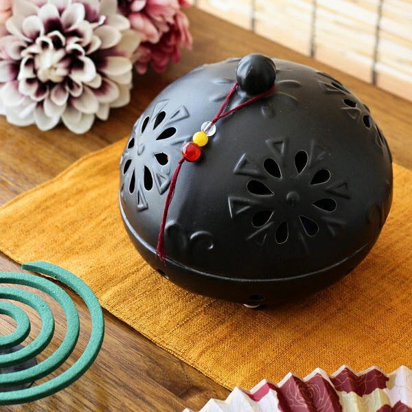 陶器の蚊遣りクレマチス