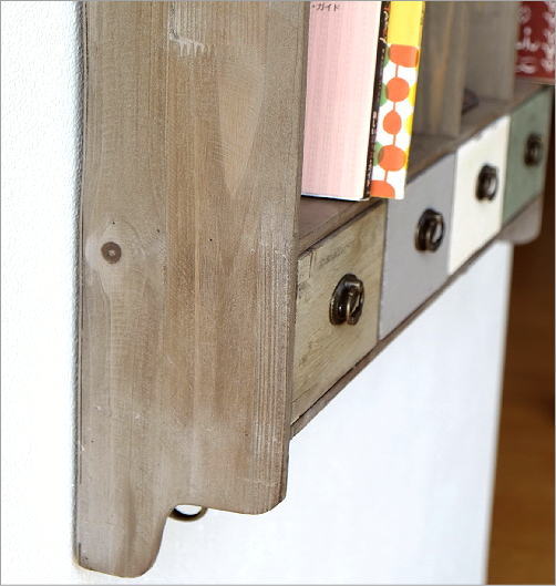レトロカラーの壁掛けシェルフL(3)