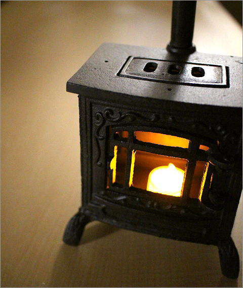 LED付きミニチュアストーブのオブジェ(1)