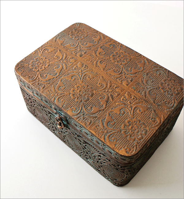 アンティークな蓋付ブリキボックス(3)