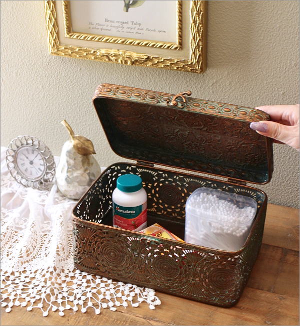 アンティークな蓋付ブリキボックス(7)