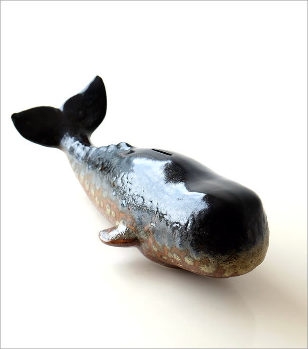 陶器のクジラの貯金箱(1)