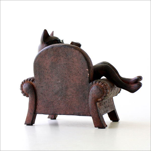 ソファーで読書のメガネ猫(7)