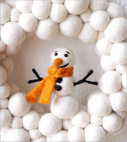 羊毛フェルトのSnowball wreath 2カラー(3)