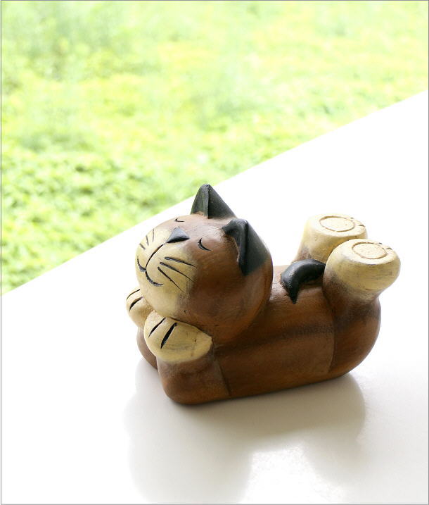 木彫りの置物 寝そべりネコ(1)