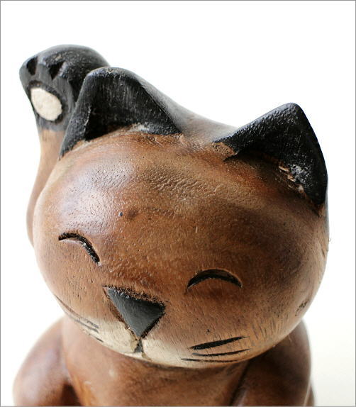 木彫りの置物 招き猫(2)