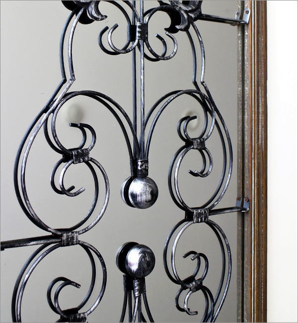 シャビーウッドとアイアンのクラシックな壁掛けミラー(3)