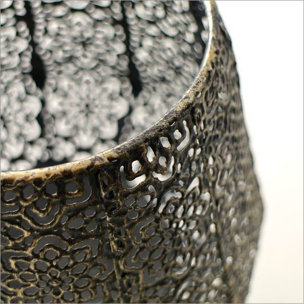 シャビーなアイアンのレースカップ(3)