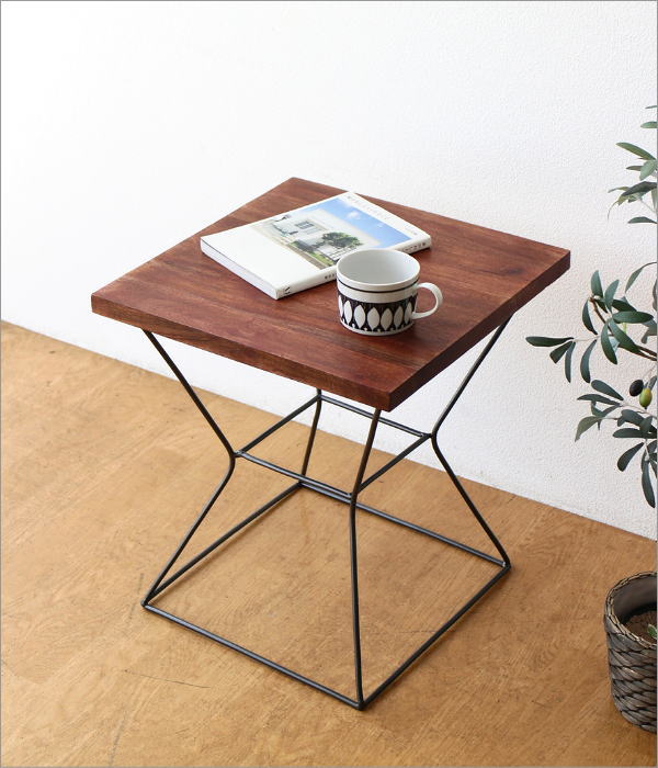 アイアンとウッドのフラワーテーブル(3)